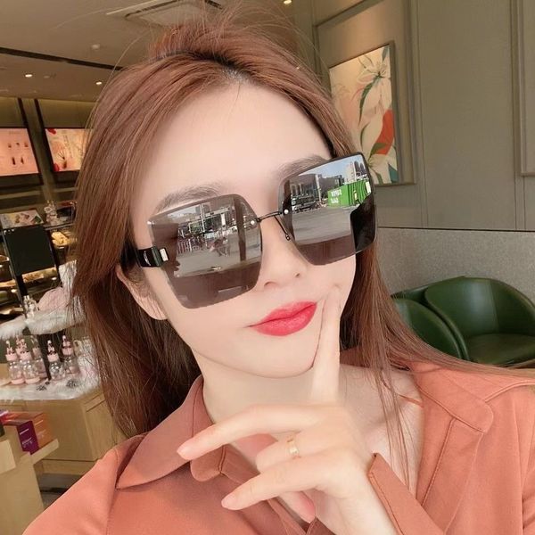 50% discount for factory direct sales2022 new d family women sunglasses box sunglasses live trend, White;black
50% discount for factory direct sales2022 new d family women sunglasses box sunglasses live trend, White;black