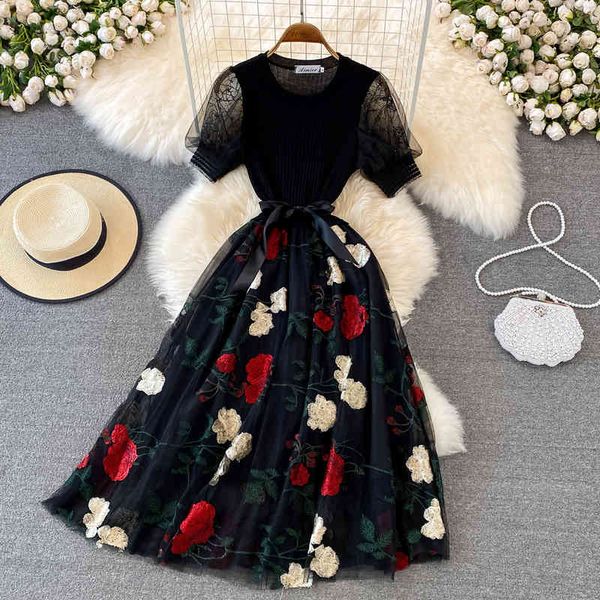 casual dresses light mature wind fake two-piece round neck knitted stitched mesh three-dimensional embroidery flower waist closing thin puff, Black;gray
casual dresses light mature wind fake two-piece round neck knitted stitched mesh three-dimensional embroidery flower waist closing thin puff, Black;gray