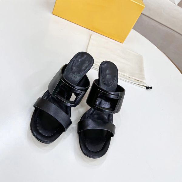 2022 designer fashion slippers round toe high heels ladies slippers anti-slip leather sandals summer flip-flops 35-43 with box, Black
2022 designer fashion slippers round toe high heels ladies slippers anti-slip leather sandals summer flip-flops 35-43 with box, Black
