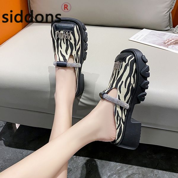 2022 summer new single shoes loose cake thick sole half slippers fashion women's square slippers, Black
2022 summer new single shoes loose cake thick sole half slippers fashion women's square slippers, Black