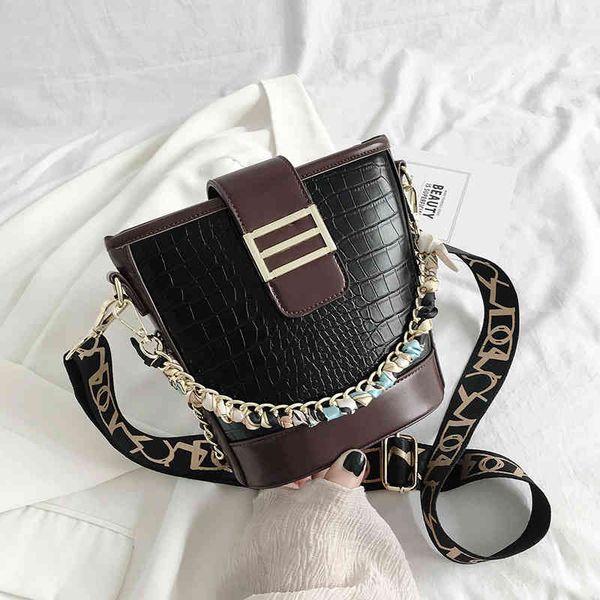 %100 tide brand fashion ladies handbag shoulder bag factory outlet pattern small women's new red popular one chain bucket
%100 tide brand fashion ladies handbag shoulder bag factory outlet pattern small women's new red popular one chain bucket