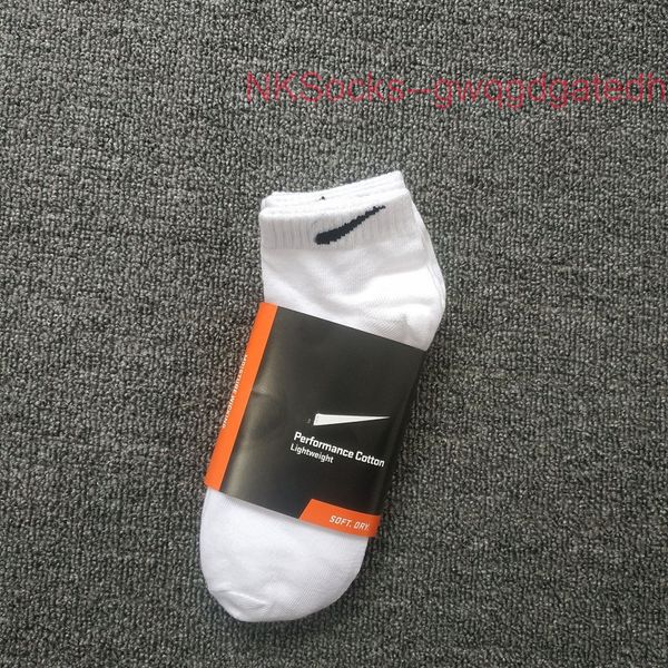 fashion men's classic socks 3 pairs of 1 card hook brand designer versatile sports sock men women luxury wear medium short sportsocks x, Black
fashion men's classic socks 3 pairs of 1 card hook brand designer versatile sports sock men women luxury wear medium short sportsocks x, Black