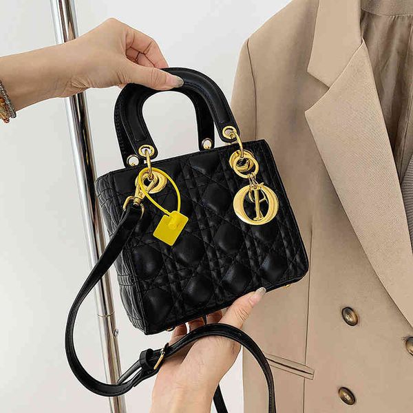 armpit summer 2022 new simple shoulder portable cross msenger lattice women's bag 2022 brand luxury fashion design ladies handbags
armpit summer 2022 new simple shoulder portable cross msenger lattice women's bag 2022 brand luxury fashion design ladies handbags