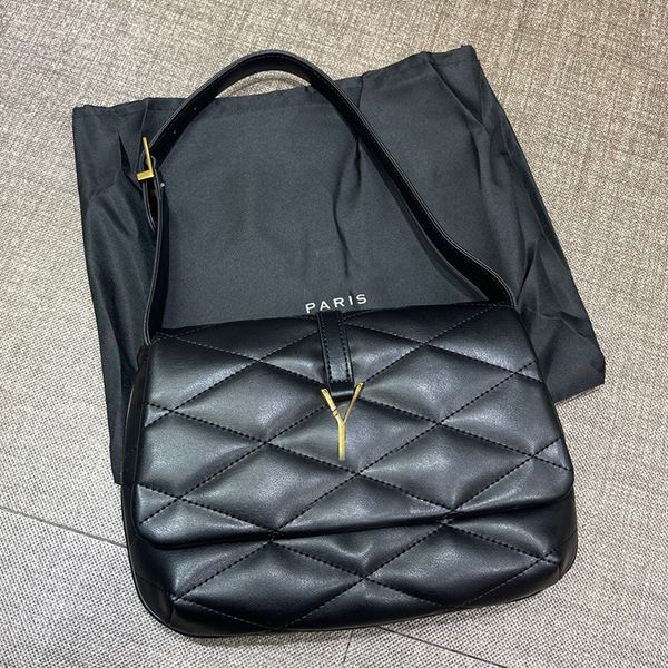 designer underarm bag retro plaid leather ladies new fashion versatile multifunctional large capacity shoulder bag
designer underarm bag retro plaid leather ladies new fashion versatile multifunctional large capacity shoulder bag