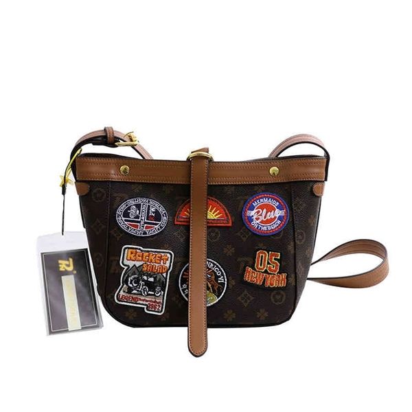 68% off high glory counter new quality badge tote large capacity versatile child and mother shopping bag
68% off high glory counter new quality badge tote large capacity versatile child and mother shopping bag