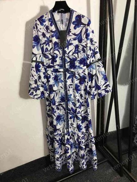 fashion women dresses blue and white porcelain print v-neck flared long sleeve dress elegant luxury designer women clothing 0912, Black;gray
fashion women dresses blue and white porcelain print v-neck flared long sleeve dress elegant luxury designer women clothing 0912, Black;gray