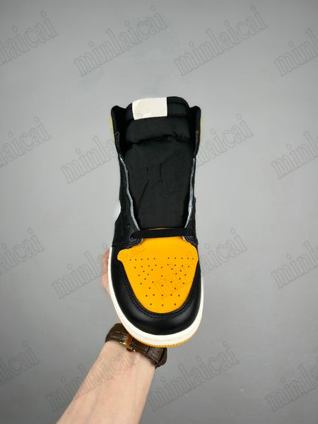 classic mens womens designers sports sneakers jumpman 1 high og running shoes yellow toe platform outdoor trainers basketball shoes
classic mens womens designers sports sneakers jumpman 1 high og running shoes yellow toe platform outdoor trainers basketball shoes