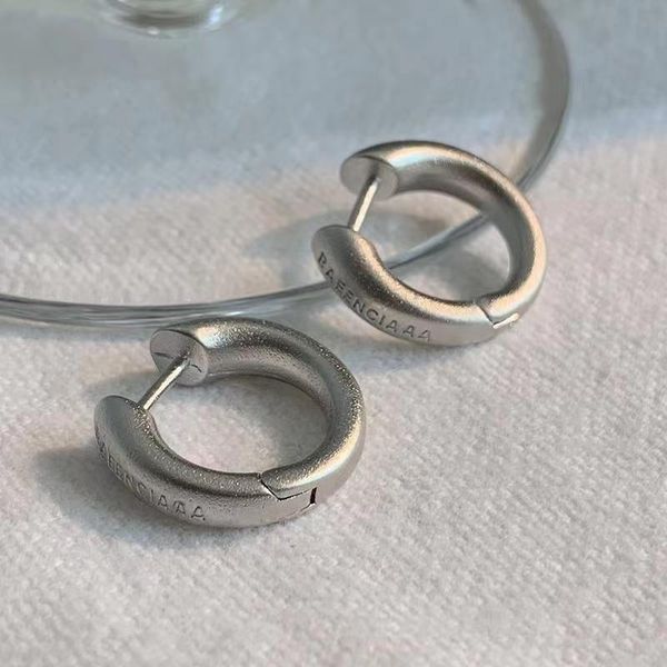earrings 925 silver dangle chandelier simple french american frosted gold letter female metal circle light luxury sense women's fashion
earrings 925 silver dangle chandelier simple french american frosted gold letter female metal circle light luxury sense women's fashion
