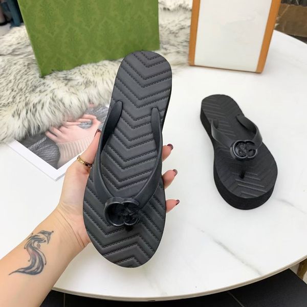 2022 womens leather slippers flip flops sliders slippers metal chains summer sandals beach shoes fashions slipper with size 35-42, Black
2022 womens leather slippers flip flops sliders slippers metal chains summer sandals beach shoes fashions slipper with size 35-42, Black