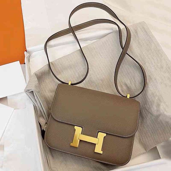2022 new brand h family cowhide small square one shoulder space leisure high texture messenger bag female luxury designer
2022 new brand h family cowhide small square one shoulder space leisure high texture messenger bag female luxury designer