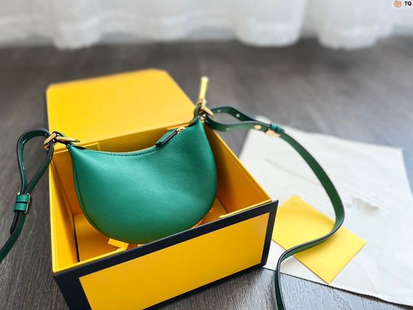 2022 super luxurious brand handbag purse hobos totes fashion women summer luxury bottom gold metal letters armpit wrist bag wallets designer, Red;black
2022 super luxurious brand handbag purse hobos totes fashion women summer luxury bottom gold metal letters armpit wrist bag wallets designer, Red;black