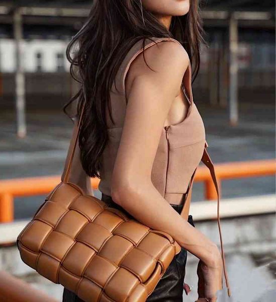 original edition luxury handbags crossbody bottegass designer venetas's women's caramel bag pillow woven large lattice single shou
original edition luxury handbags crossbody bottegass designer venetas's women's caramel bag pillow woven large lattice single shou