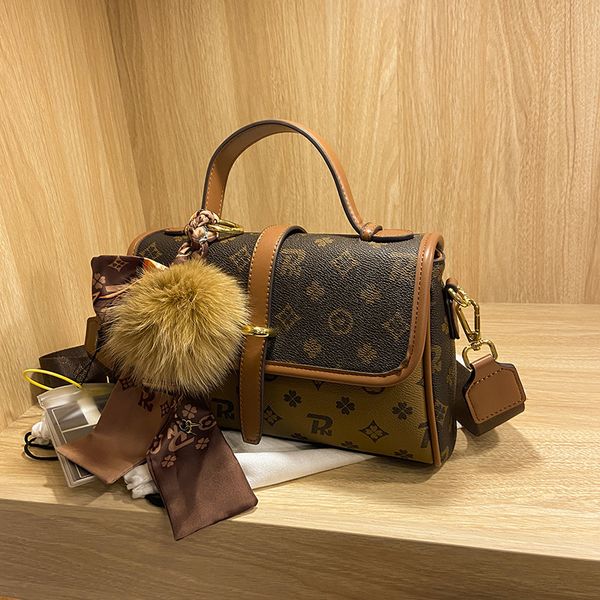 wholesale factory ladies leathers shoulder bags sweet and lovely ribbon bow foreign handbag classic retro printed bag clamshell contrast lea, Black;red
wholesale factory ladies leathers shoulder bags sweet and lovely ribbon bow foreign handbag classic retro printed bag clamshell contrast lea, Black;red