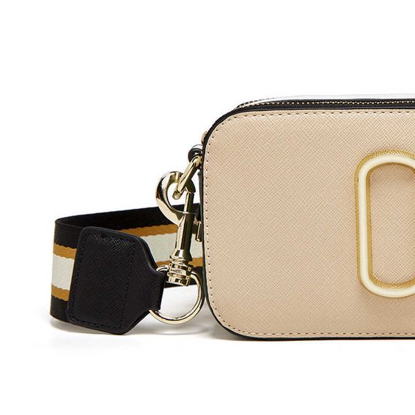 2022 new female texture wide shoulder belt fashion matching color crossbody camera bag slung single satchels purse
2022 new female texture wide shoulder belt fashion matching color crossbody camera bag slung single satchels purse