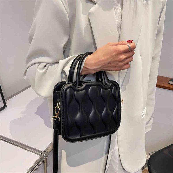 portable small bag atmospheric prsure flower fashion shoulder diagonal simple texture underarm 2022 trendy design ladies sachet
portable small bag atmospheric prsure flower fashion shoulder diagonal simple texture underarm 2022 trendy design ladies sachet