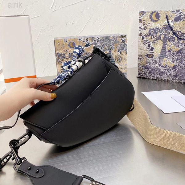 designers shoulder bags luxurys women handbag fashion lady bag solid leather simple and versatile handbags purse for girl friend
designers shoulder bags luxurys women handbag fashion lady bag solid leather simple and versatile handbags purse for girl friend