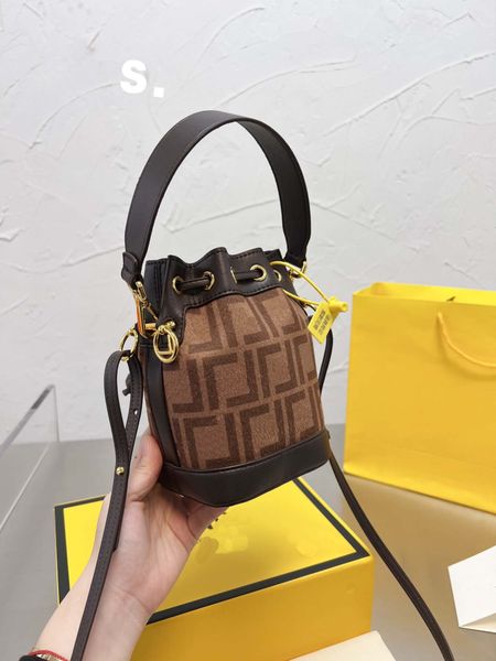 mini bucket bag luxury designer crossbody shoulder bags handbag women's fashion leather handbags canvas handbag wholesale removable sho
mini bucket bag luxury designer crossbody shoulder bags handbag women's fashion leather handbags canvas handbag wholesale removable sho