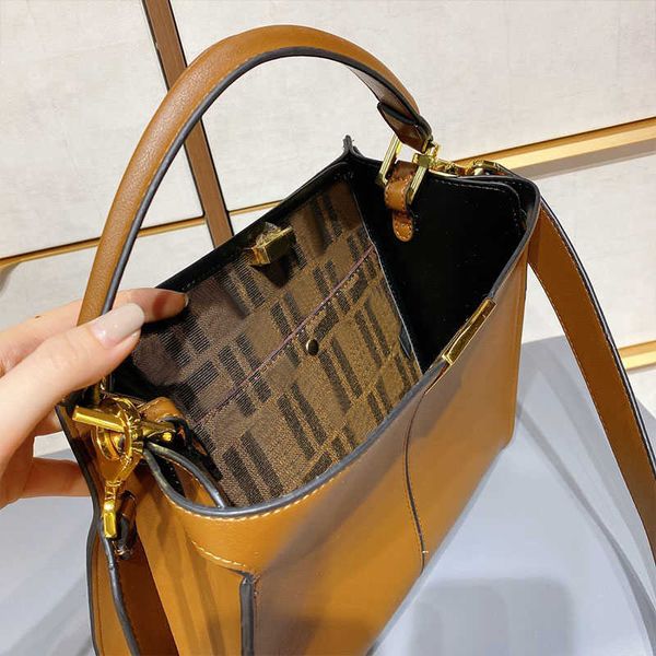 9a 30cm luxury designer fashion tote bag peekaboo lady shoulder women crossbody large capacity retro trend leather handbag multi color
9a 30cm luxury designer fashion tote bag peekaboo lady shoulder women crossbody large capacity retro trend leather handbag multi color