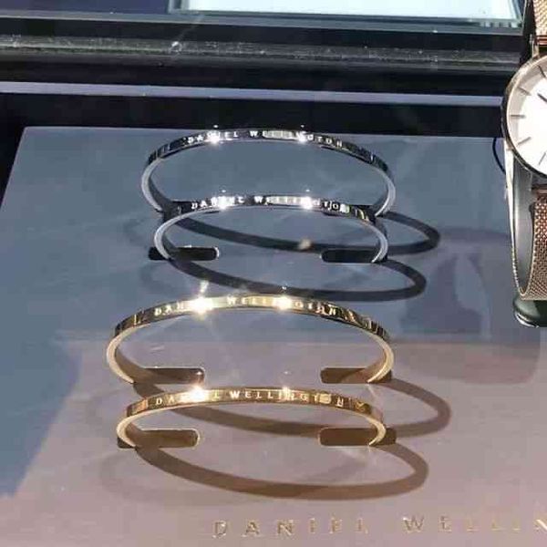 d family light luxury couple simple non rose gold opening princess and women 2022 tide brand fashion design necklace bracelet ring stud earr, Black
d family light luxury couple simple non rose gold opening princess and women 2022 tide brand fashion design necklace bracelet ring stud earr, Black