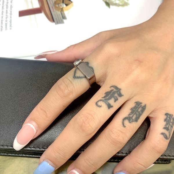 2022 extravagant simple love ring gold silver colors stainless steel couple rings fashion women designer jewelry lady party gifts with jewel, Golden;silver
2022 extravagant simple love ring gold silver colors stainless steel couple rings fashion women designer jewelry lady party gifts with jewel, Golden;silver