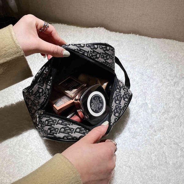 purses new large capacity cosmetic bag printing waterproof storage travel business wash purse
purses new large capacity cosmetic bag printing waterproof storage travel business wash purse