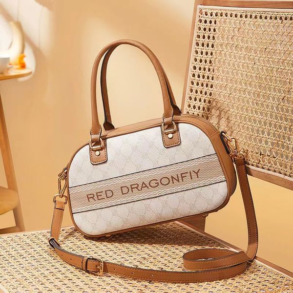 red dragonfly 2022 new large-capacity high-value boston women's handbag hand-carried out to play shoulder bag
red dragonfly 2022 new large-capacity high-value boston women's handbag hand-carried out to play shoulder bag