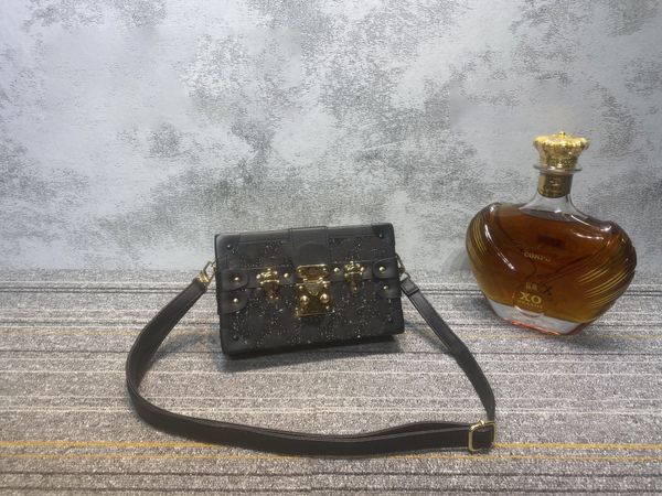 boomboomluxury 2022 men women handbag shoulder bags designer handbags fashion bag wallet phone bags shoulder bags
boomboomluxury 2022 men women handbag shoulder bags designer handbags fashion bag wallet phone bags shoulder bags