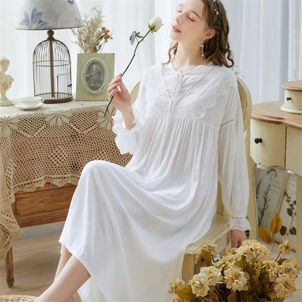 longsleeved lace stitching nightdress female retro sweet princess style long dress loose elegant cotton home sleepdress t200429, Black;red
longsleeved lace stitching nightdress female retro sweet princess style long dress loose elegant cotton home sleepdress t200429, Black;red