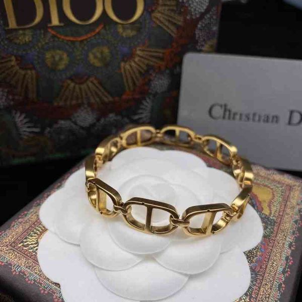 d female di family classic red 2022 luxury brand fashion design versatile ladies bracelet, Black
d female di family classic red 2022 luxury brand fashion design versatile ladies bracelet, Black