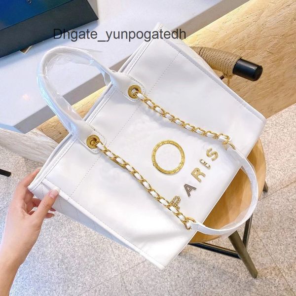 brand women's fashion handbags evening bags ch luxury metal badge tote bag designer small mini beach handbag female capacity large leat, Black;red
brand women's fashion handbags evening bags ch luxury metal badge tote bag designer small mini beach handbag female capacity large leat, Black;red