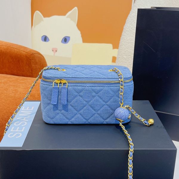 classic mini box bags fashion adjustable shoulder strap quilted crossbody bag denim cosmetic vanity handbags luxury designers coin purse 18/
classic mini box bags fashion adjustable shoulder strap quilted crossbody bag denim cosmetic vanity handbags luxury designers coin purse 18/