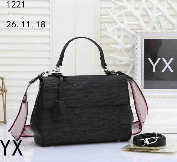 luxurys designers bags women shoulder bag messenger bags classic style fashion lady totes handbags purse wallet 1221#70 26m
luxurys designers bags women shoulder bag messenger bags classic style fashion lady totes handbags purse wallet 1221#70 26m