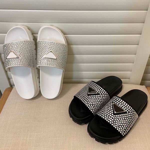 2021 women slippers sandals fashion designers triangle flat slides flip flops summer genuine leather outdoor loafers bath shoes 5745, Black 
2021 women slippers sandals fashion designers triangle flat slides flip flops summer genuine leather outdoor loafers bath shoes 5745, Black