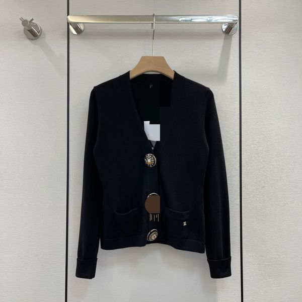 720 2022 milan runway autumn summer brand same style sweater long sleeve v neck cardigan beads button womens meiwuzhi, White;black
720 2022 milan runway autumn summer brand same style sweater long sleeve v neck cardigan beads button womens meiwuzhi, White;black