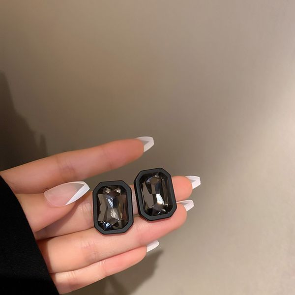 925 silver stud rhinestone-encrusted geometric ear studs korean versatile simple retro personalized earrings temperament minority design ear, Golden
925 silver stud rhinestone-encrusted geometric ear studs korean versatile simple retro personalized earrings temperament minority design ear, Golden