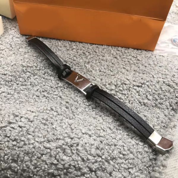Luxury designer leather bracelet men fashion personality party jewelry high quality with best quality
Luxury designer leather bracelet men fashion personality party jewelry high quality with best quality
