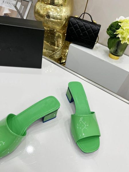 ladies' patent leather sandals are fashionable and beautiful heel 4.5cm multicolor optional, Black
ladies' patent leather sandals are fashionable and beautiful heel 4.5cm multicolor optional, Black