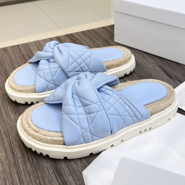 2022 designer women new dtwist slippers outdoor beach causal flat sandals size :35-40, Black
2022 designer women new dtwist slippers outdoor beach causal flat sandals size :35-40, Black