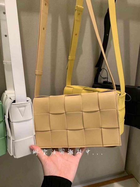 bvss / bvs 21 new cassete woven box bag single shoulder diagonal span small square bagxwl bottegas venetas env 
bvss / bvs 21 new cassete woven box bag single shoulder diagonal span small square bagxwl bottegas venetas env