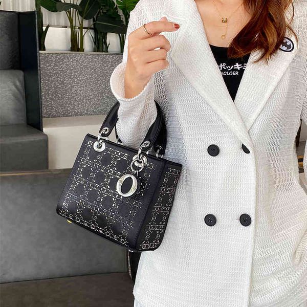 women's fashion personality trend brand bag wholesale silk satin female 2021 new of the year hand msenger net red star
women's fashion personality trend brand bag wholesale silk satin female 2021 new of the year hand msenger net red star