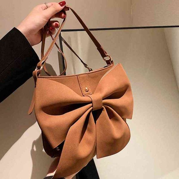 large bow crossbody bag bucket bag 2022 winter new matte pu leather women's designer handbag solid color shoulder messenger bag 220608
large bow crossbody bag bucket bag 2022 winter new matte pu leather women's designer handbag solid color shoulder messenger bag 220608