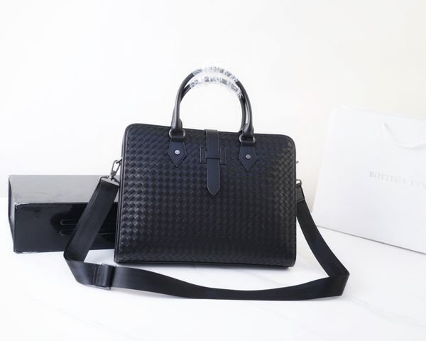 brand luxurys men business briefcase one shoulder hand knitting handbag computer bag genuine leather zipper interior simple casual pocket so
brand luxurys men business briefcase one shoulder hand knitting handbag computer bag genuine leather zipper interior simple casual pocket so