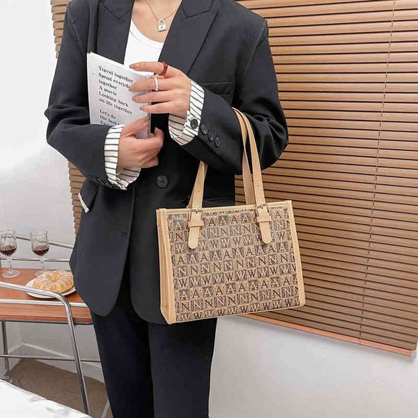 personalized pattern texture handbag new autumn winter tote large capacity fashion single shoulder women's bags luxury brand purses
personalized pattern texture handbag new autumn winter tote large capacity fashion single shoulder women's bags luxury brand purses