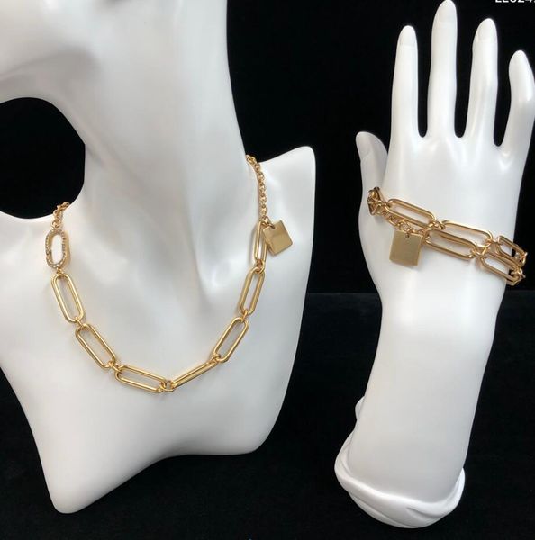 vintage designer letter choker necklace chain luxury charm necklaces bracelet women lady party wedding anniversary jewelry gift with box, Golden;silver
vintage designer letter choker necklace chain luxury charm necklaces bracelet women lady party wedding anniversary jewelry gift with box, Golden;silver