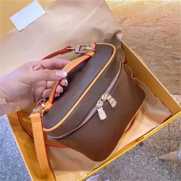 new female fashion cosmetic bags designer beauty bag luxury brand large capacity cosmetics makeup storage box girl
new female fashion cosmetic bags designer beauty bag luxury brand large capacity cosmetics makeup storage box girl