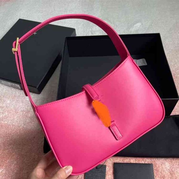 leather hobo 2022 crocodile yangshulinbag new armpit black gold letter buckle portable single shoulder messenger
leather hobo 2022 crocodile yangshulinbag new armpit black gold letter buckle portable single shoulder messenger