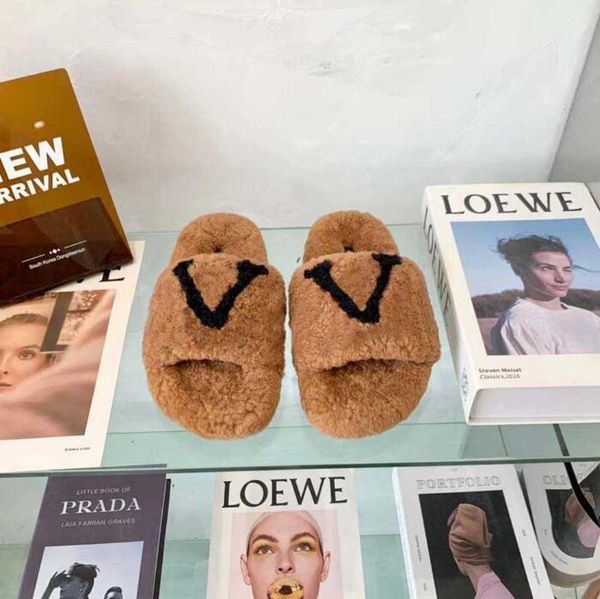 2022wool slippers female wear new autumn winter home letter cotton slippers lamb hair, Black
2022wool slippers female wear new autumn winter home letter cotton slippers lamb hair, Black