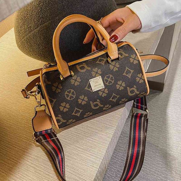 south korea net red small pillow single shoulder bag fashion printed portable bag
south korea net red small pillow single shoulder bag fashion printed portable bag