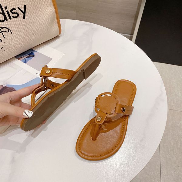 2022 fashion slippers women sandals summer low heel shoes leather gladiator luxury shoes designers, Black 
2022 fashion slippers women sandals summer low heel shoes leather gladiator luxury shoes designers, Black