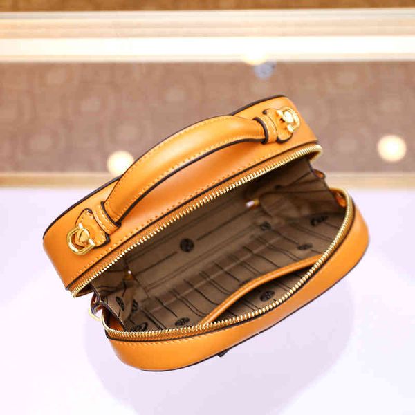 fashion trend new ladies luxury brand bag designer wholesale kong 2022 leather stitched double letter box round portable single shoulder dia
fashion trend new ladies luxury brand bag designer wholesale kong 2022 leather stitched double letter box round portable single shoulder dia